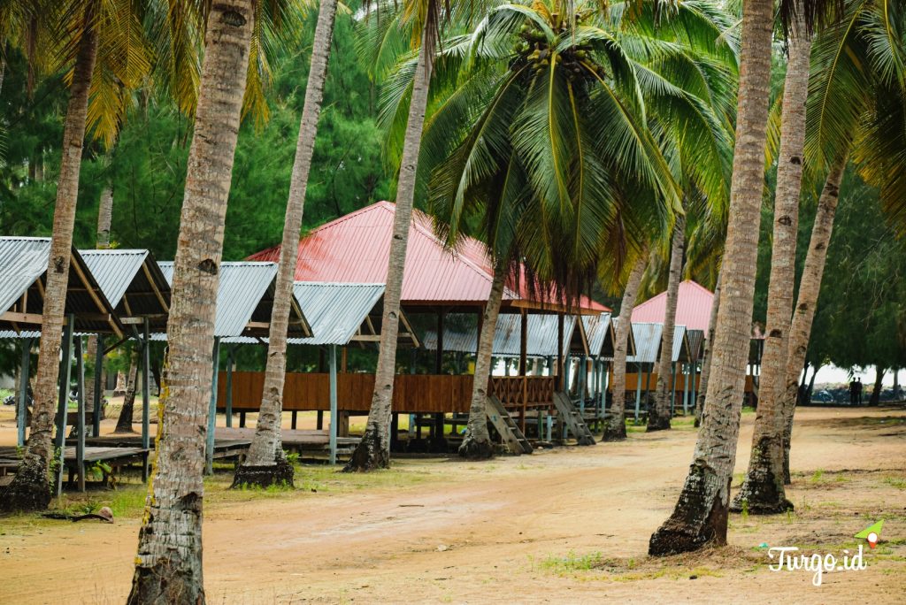 Pesona Pantai Toronipa Yang Berpasir Putih Dan Landai Di Sulawesi Tenggara